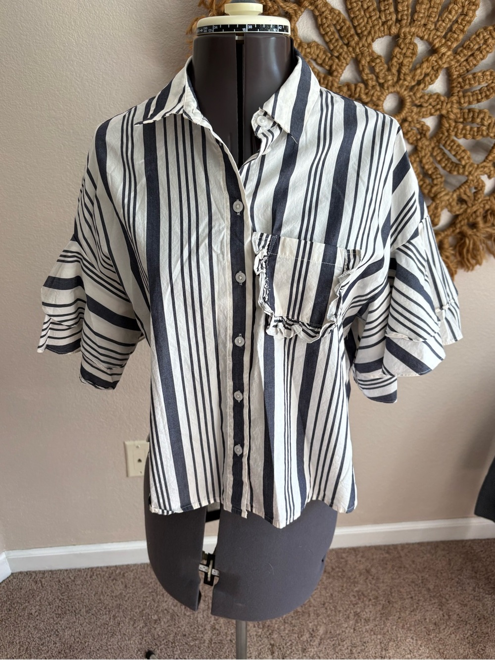 A New Day Blue & White Striped Short-Sleeve Button-Down Shirt Size M